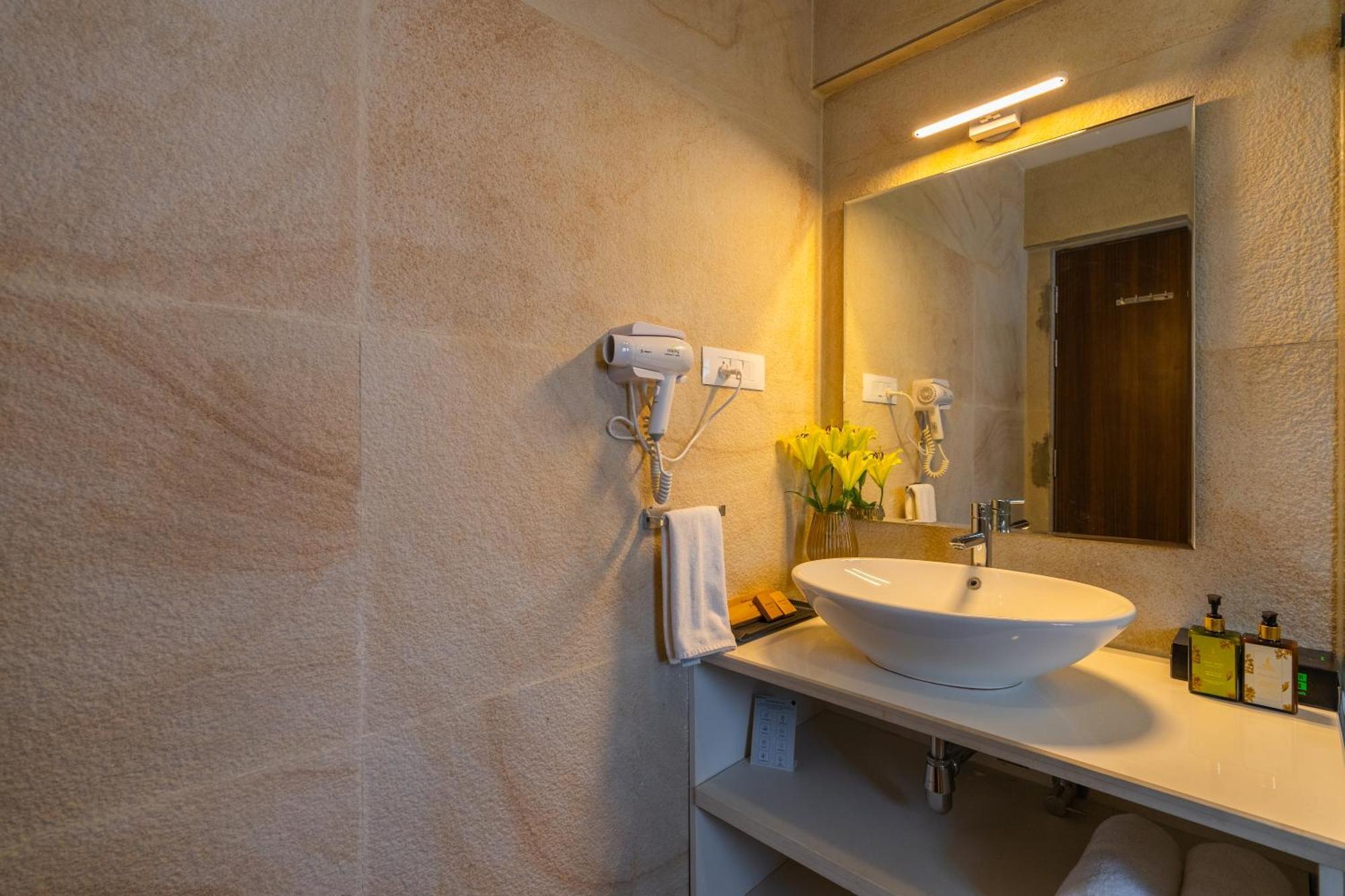 Elivaas 3 Bhk Pvt Pool & Bar - Villa Valerie Oxel 외부 사진